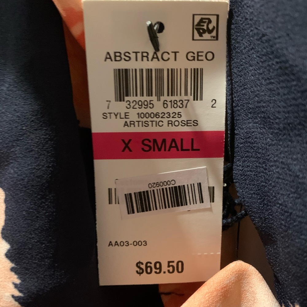 NWT Macys Bar lll wrap front floral blouse navy pink size XS 💗 - Picture 8 of 8